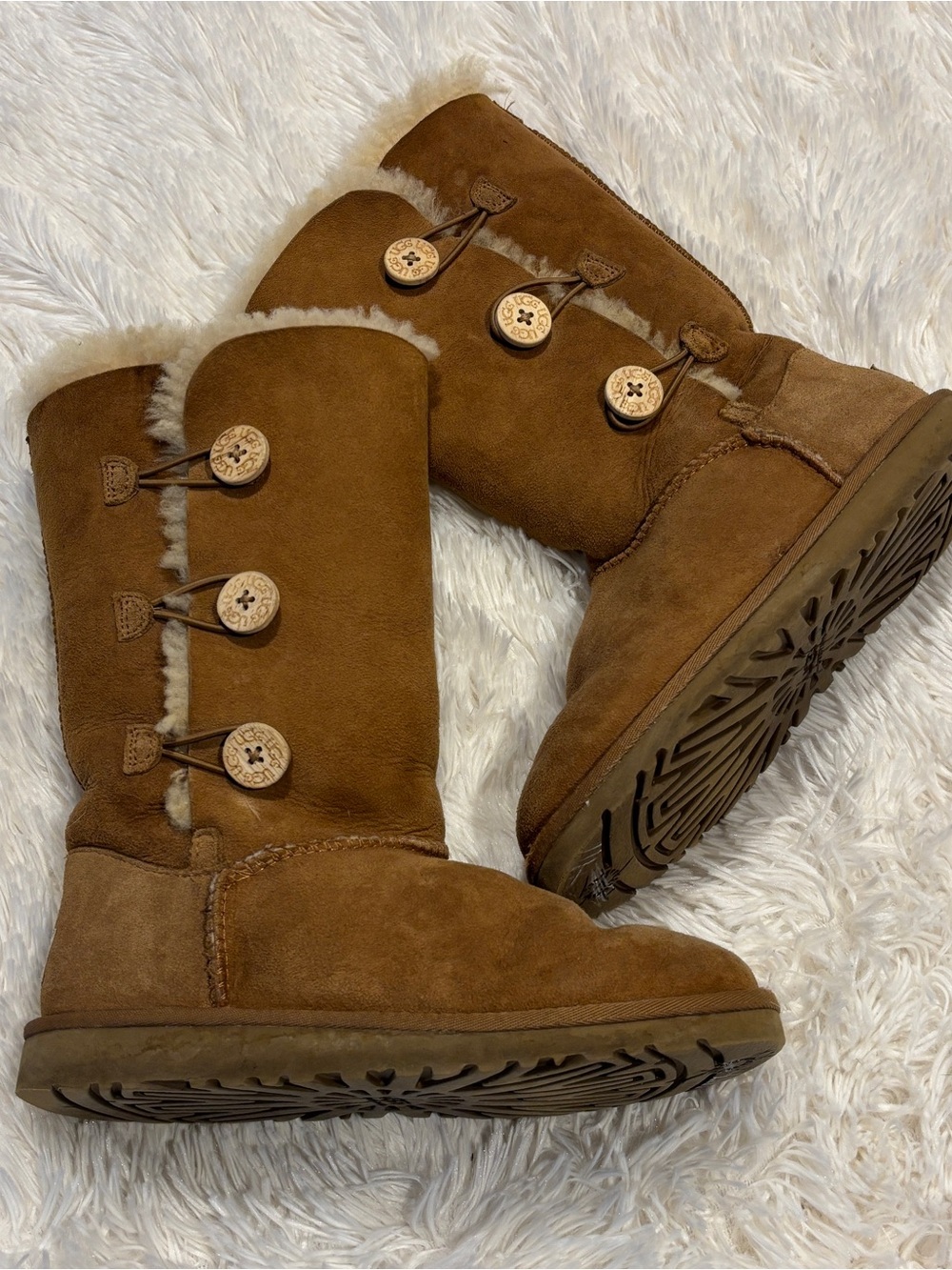 UGG Bailey Triple Button boots tall fur lined winter Woman’s size 4